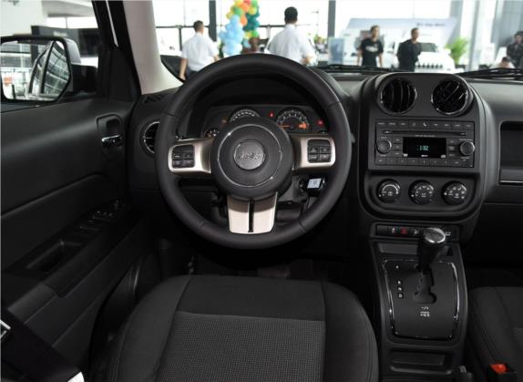 自由客 2015款 2.4L 运动版 中控类   驾驶位