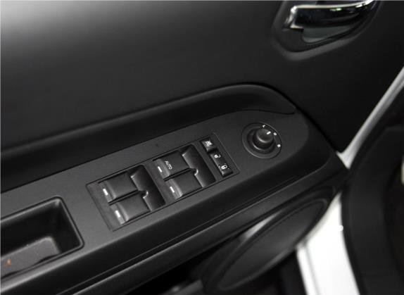 自由客 2015款 2.4L 运动版 车厢座椅   门窗控制