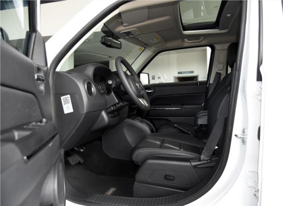 自由客 2015款 2.4L 豪华导航版 车厢座椅   前排空间