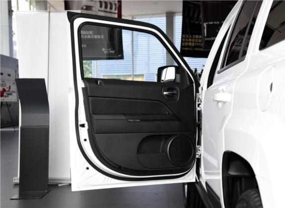 自由客 2015款 2.4L 豪华导航版 车厢座椅   前门板