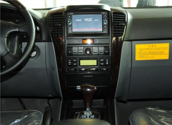 金杯S50 2011款 2.4L 自动四驱舒适型 中控类   中控台