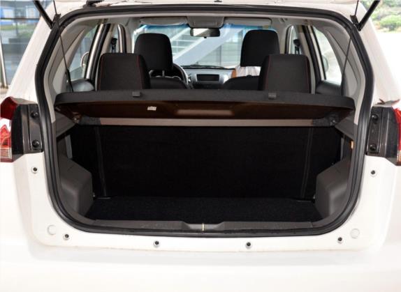 智尚S30 2015款 1.5L 手动舒适型 车厢座椅   后备厢