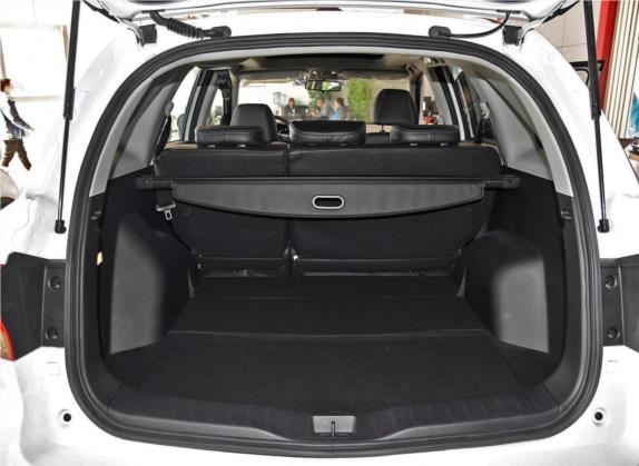 金杯S70 2017款 1.5T 卓越版 5座 车厢座椅   后备厢