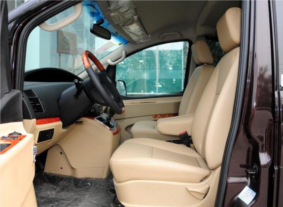 瑞风M5 2012款 2.0T 汽油手动商务版 车厢座椅   前排空间