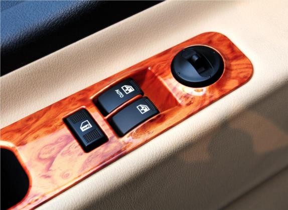 瑞风M5 2012款 2.0T 汽油手动商务版 车厢座椅   门窗控制