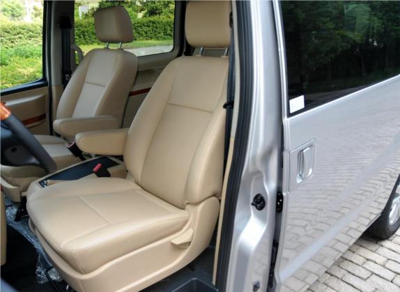 瑞风M5 2012款 2.0T 汽油自动商务版 车厢座椅   前排空间