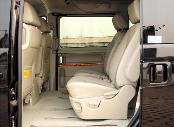 瑞风M5 2012款 2.0T 汽油手动公务版 车厢座椅   后排空间