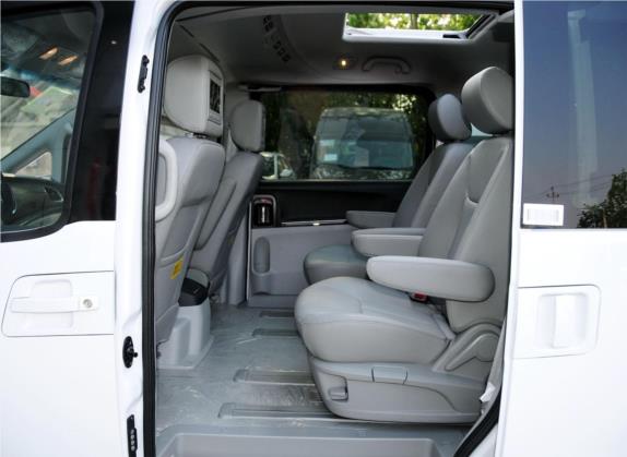 瑞风M5 2013款 2.0T 汽油自动公务版 车厢座椅   后排空间
