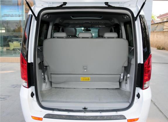 瑞风M5 2013款 2.0T 汽油自动公务版 车厢座椅   后备厢