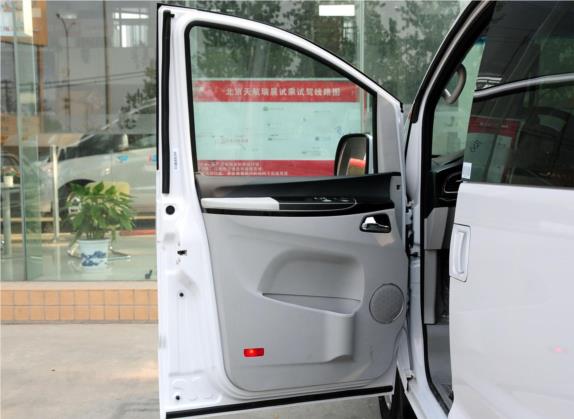 瑞风M5 2013款 2.0T 汽油自动公务版 车厢座椅   前门板