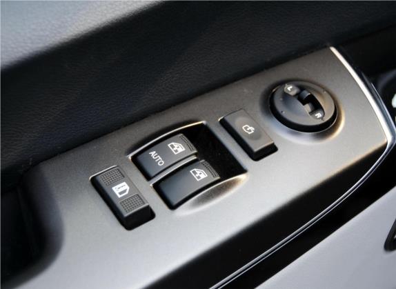 瑞风M5 2013款 2.0T 汽油自动公务版 车厢座椅   门窗控制