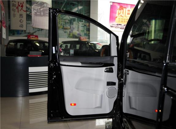 瑞风M5 2013款 2.0T 汽油自动商务版 车厢座椅   前门板