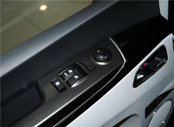 瑞风M5 2013款 2.0T 汽油自动商务版 车厢座椅   门窗控制