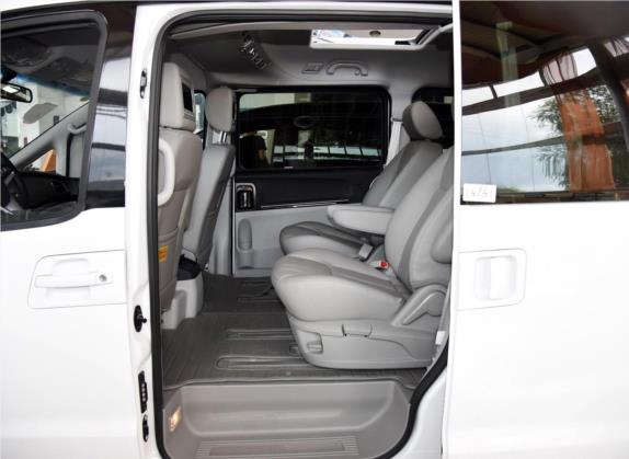 瑞风M5 2013款 2.0T 汽油手动公务版 车厢座椅   后排空间