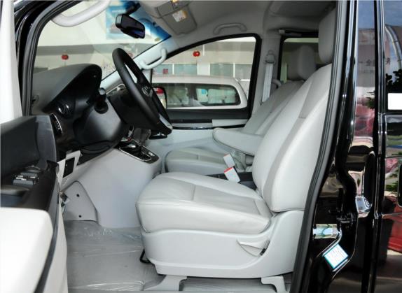 瑞风M5 2013款 2.0T 汽油手动商务版 车厢座椅   前排空间