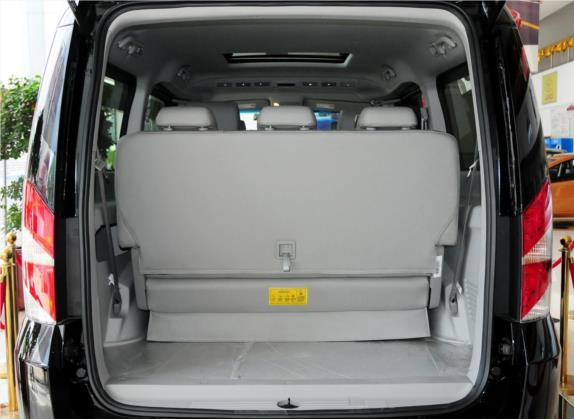 瑞风M5 2013款 2.0T 汽油手动商务版 车厢座椅   后备厢
