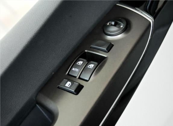 瑞风M5 2013款 2.0T 汽油手动商务版 车厢座椅   门窗控制