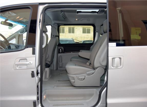 瑞风M5 2014款 1.9T 柴油手动商务版 车厢座椅   后排空间