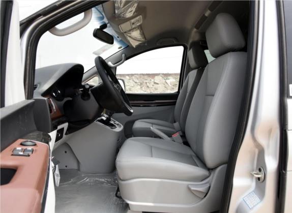 瑞风M5 2016款 2.0T 汽油手动商务版 车厢座椅   前排空间