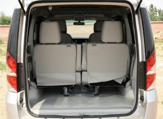 瑞风M5 2016款 2.0T 汽油手动商务版 车厢座椅   后备厢