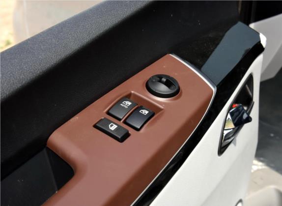 瑞风M5 2016款 2.0T 汽油手动商务版 车厢座椅   门窗控制