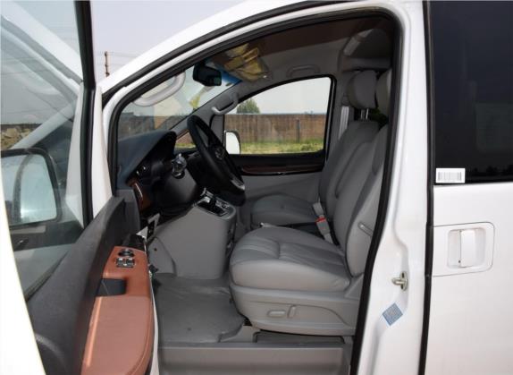 瑞风M5 2016款 2.0T 汽油手动公务版 车厢座椅   前排空间