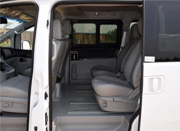 瑞风M5 2016款 2.0T 汽油手动公务版 车厢座椅   后排空间