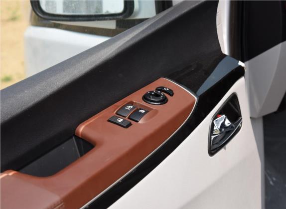 瑞风M5 2016款 2.0T 汽油手动公务版 车厢座椅   门窗控制