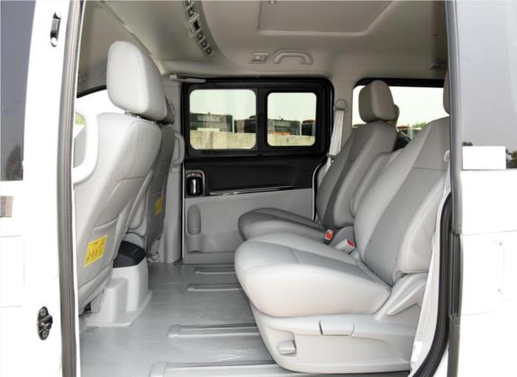 瑞风M5 2016款 2.0T 汽油自动商务版 车厢座椅   后排空间