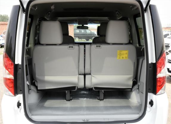 瑞风M5 2016款 2.0T 汽油自动商务版 车厢座椅   后备厢