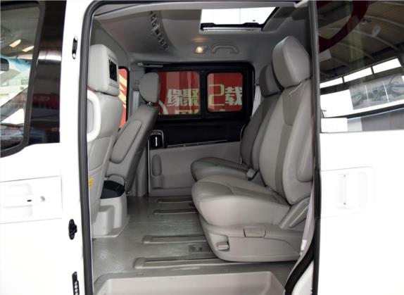 瑞风M5 2016款 2.0T 汽油自动公务版 车厢座椅   后排空间
