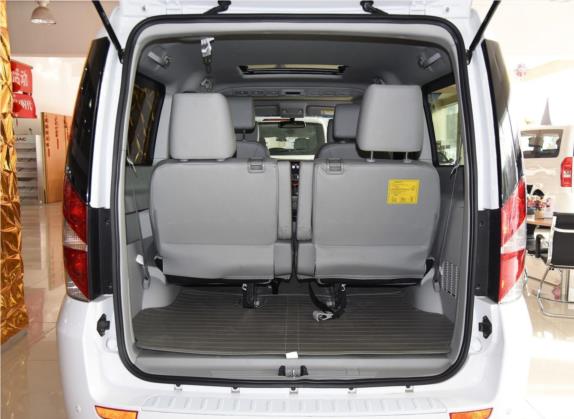 瑞风M5 2017款 2.0T 汽油手动商务版 车厢座椅   后备厢