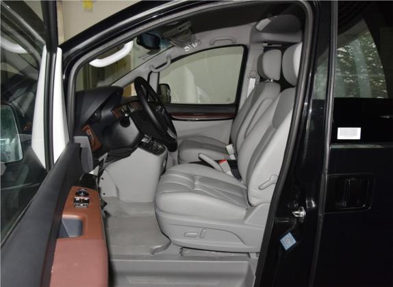 瑞风M5 2017款 2.0T 汽油手动公务版 车厢座椅   前排空间
