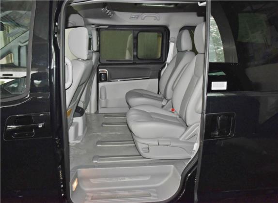 瑞风M5 2017款 2.0T 汽油手动公务版 车厢座椅   后排空间