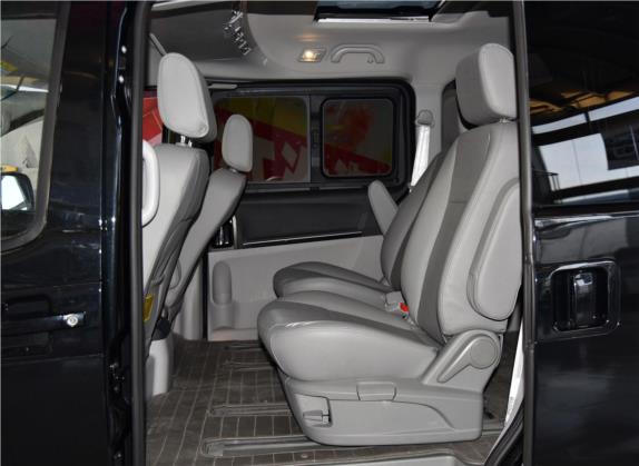 瑞风M5 2017款 2.0T 汽油双离合商务版 车厢座椅   后排空间