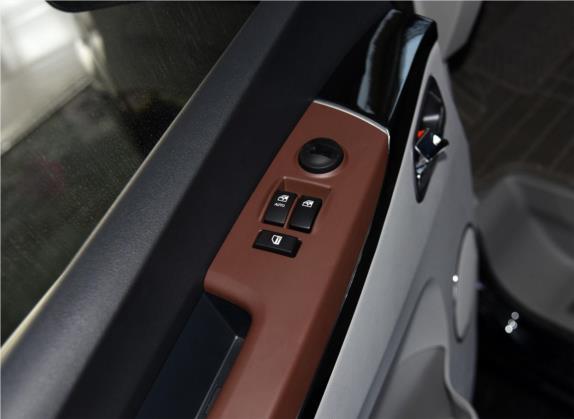 瑞风M5 2017款 2.0T 汽油双离合商务版 车厢座椅   门窗控制