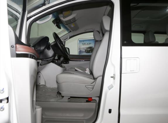 瑞风M5 2021款 2.0T 柴油手动版 国VI 车厢座椅   前排空间