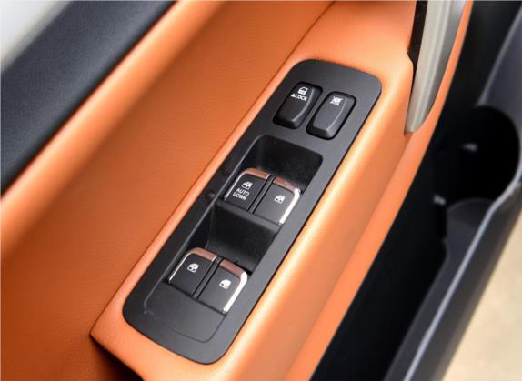 瑞风S5 2014款 2.0T 手动新锐版 车厢座椅   门窗控制
