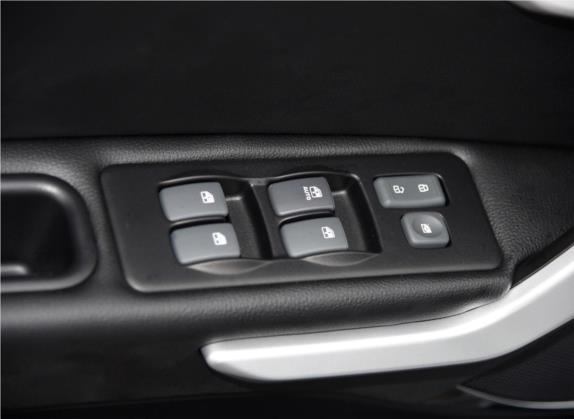 瑞风S3 2016款 1.5L 手动豪华型 车厢座椅   门窗控制