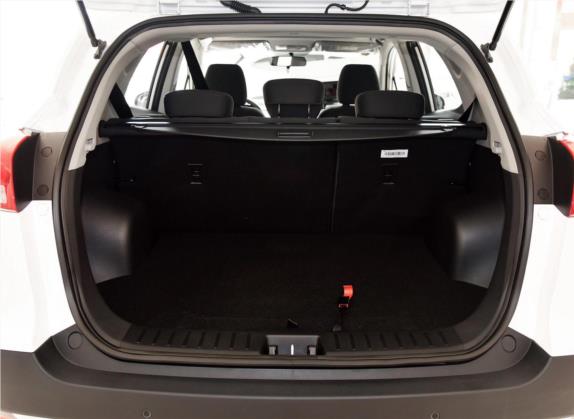 瑞风S3 2018款 智驱版 1.6L CVT豪华型 车厢座椅   后备厢
