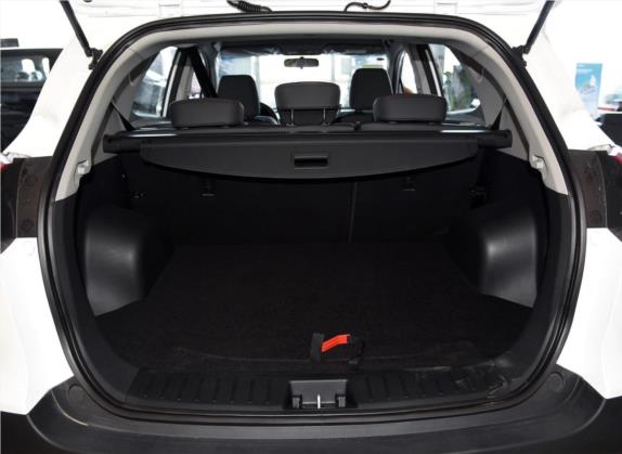 瑞风S3 2018款 定制版 1.6L CVT豪华型 车厢座椅   后备厢