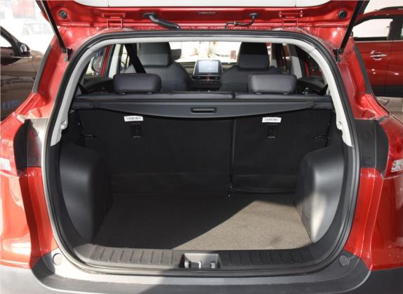 瑞风S3 2018款 1.5L 手动欧洲版 车厢座椅   后备厢