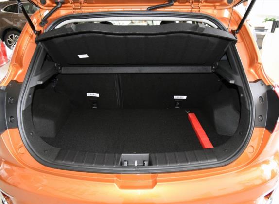 瑞风S2 2017款 1.5L CVT尚酷版 车厢座椅   后备厢