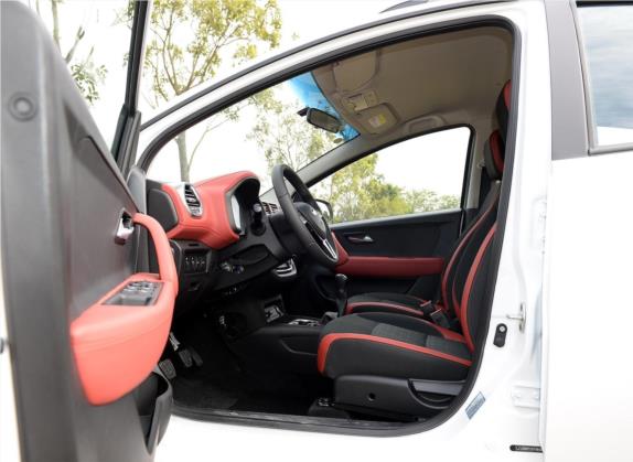 瑞风S2mini 2017款 1.3L 运动版 车厢座椅   前排空间