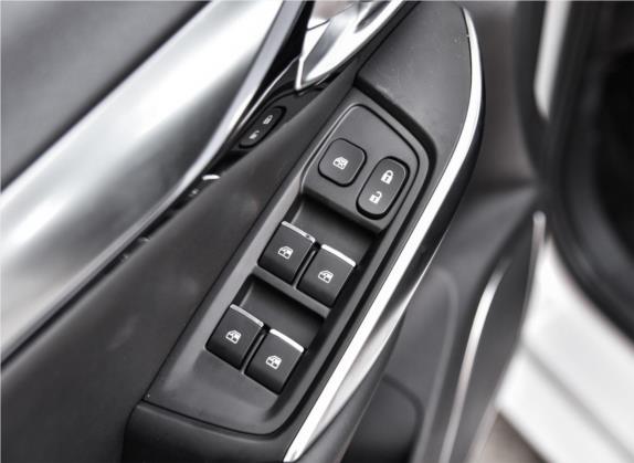 瑞风R3 2018款 1.6L 手动豪华智能型 车厢座椅   门窗控制