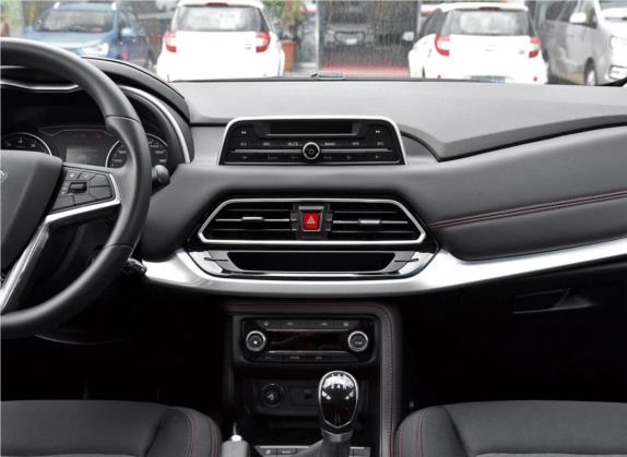 瑞风R3 2018款 1.6L 手动舒适型 中控类   中控台