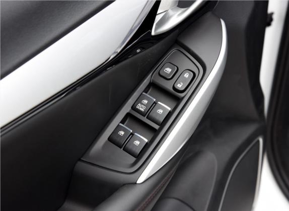 瑞风R3 2018款 1.6L 手动舒适型 车厢座椅   门窗控制