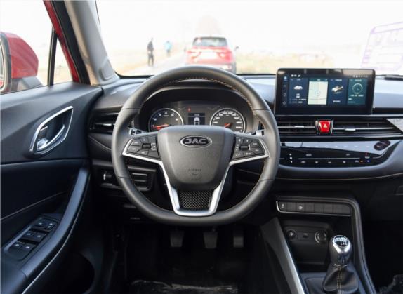 瑞风S4 2019款 1.5T 手动梦想型 中控类   驾驶位
