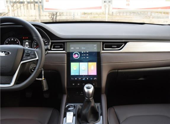 嘉悦A5 2020款 1.5T 手动精英型 中控类   中控台