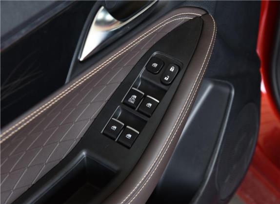 嘉悦A5 2020款 1.5T 手动超越+型 车厢座椅   门窗控制